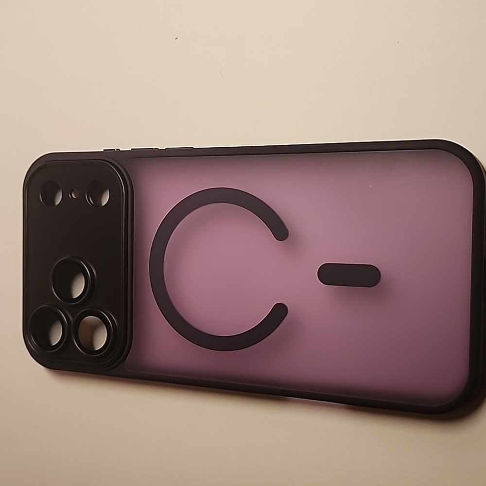 Brand new Apple IPhone 17 Pro Max Magnetic Translucent Silicone Phone case